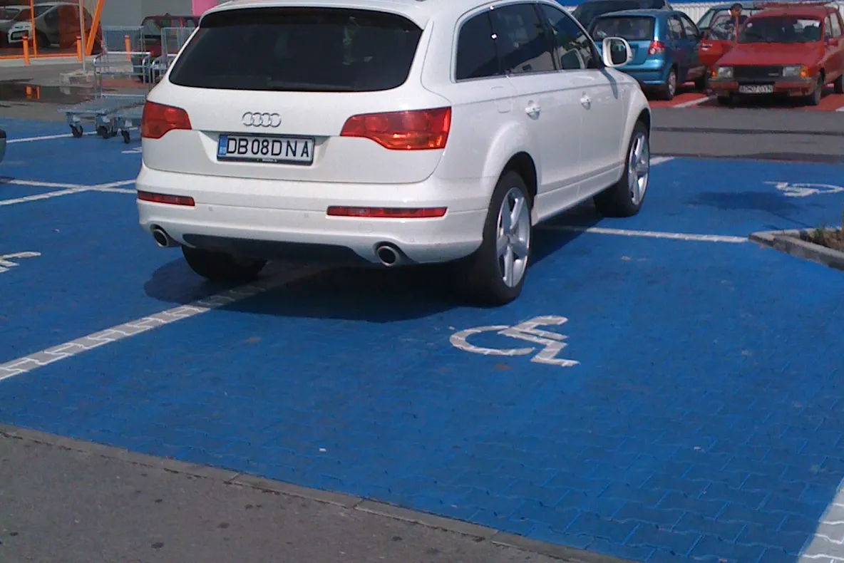 Nu ne mai ajung locurile de parcare, şi totuşi...