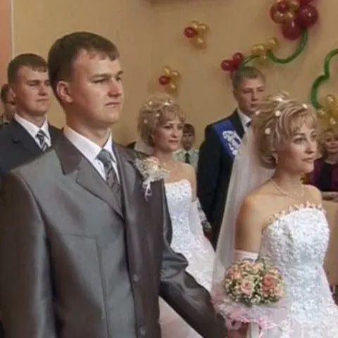 Nuntă dublă între două perechi de gemeni, în Rusia