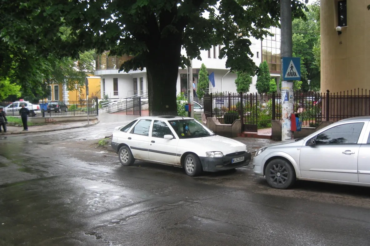 Parcări pe trecerea de pietoni