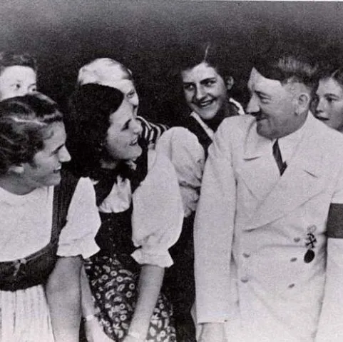 Hitler era romantic în urma injecţiilor cu hormoni din testiculele taurilor 