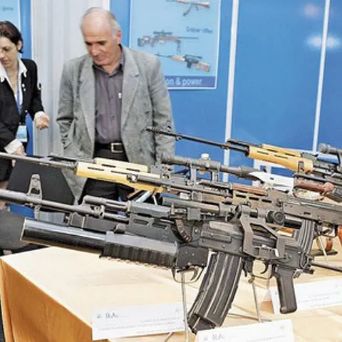 Un traficant de arme arestat în România în 2007 a primit 25 de ani de închisoare la New York