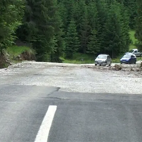 Drumul "lui Băsescu" nu a fost terminat nici după zece ani de lucrări