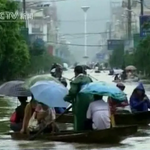 30 de oameni au murit în Vietnam din cauza inundaţiilor