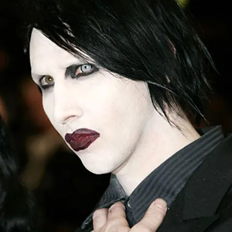 Marilyn Manson a speriat angajaţii unui fast food McDonald's  