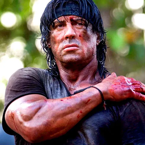 Sylvester Stallone îşi tratează durerile prin metode Ayurveda