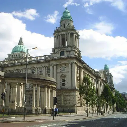 Rasiştii din Irlanda de Nord îi ameninţă din nou pe imigranţi