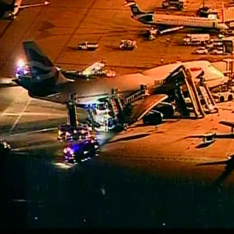 Pasagerii unui avion au fost evacuaţi pe aeroportul Phoenix, din SUA