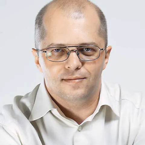 Adrian  Ursu: Striviţi între Băsescu şi Geoană