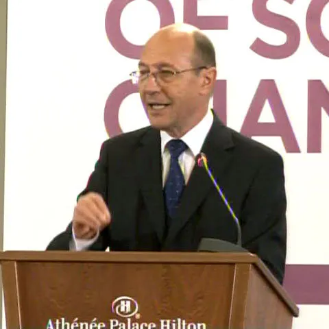 Traian Băsescu: Statul francez va construi la Bucureşti un nou liceu francofon