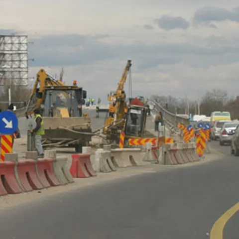 Trafic îngreunat în Băneasa, din cauza unei conducte de apă sparte 