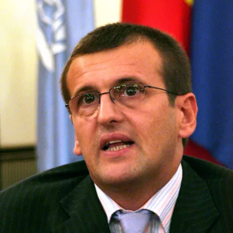 Cristian Preda susţine că toţi liderii politici care au cumpărat ştiri ar trebui să demisioneze, precum Ridzi