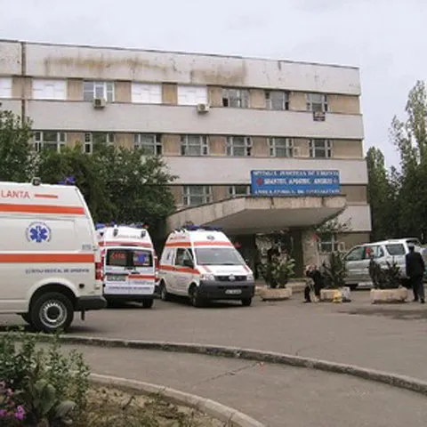 Un copil de 9 ani din Galaţi, înjunghiat în piept cu o foarfecă, se află în stare gravă la spital