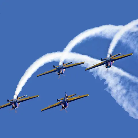 Ziua Aviatorilor, sărbătorită în weekend prin parade şi deschiderea Arcului de Triumf