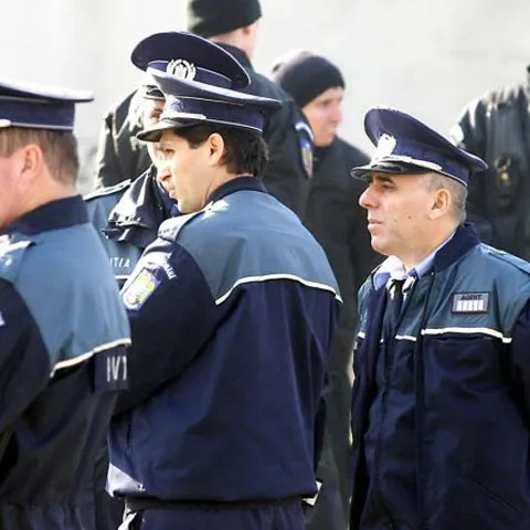 Poliţiştii români au adus în ţară, în ultima săptămână, 29 de urmăriţi internaţional