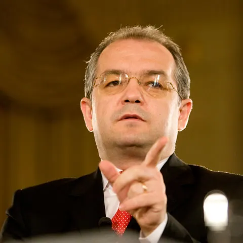 Boc: Vom discuta cu FMI şi CE majorarea plafonului garanţiilor guvernamentale pentru economie