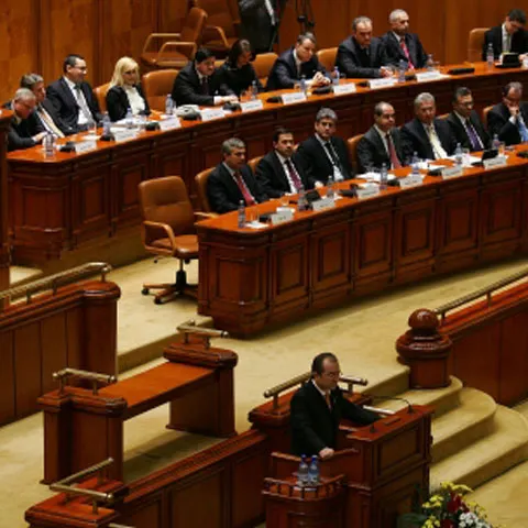 Coaliţia a dezbătut luni măsurile anticriză