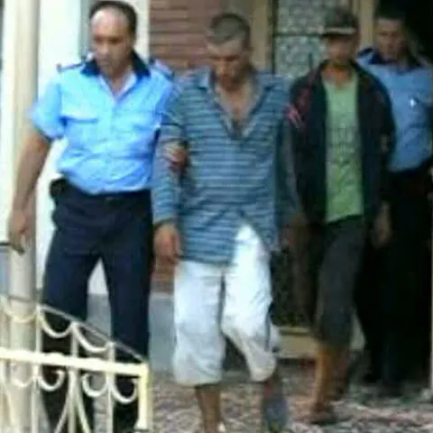Trei bătăuşi din Brăila au fost încarceraţi după o descindere în forţă a poliţiei