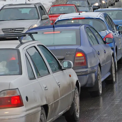Peste 300 de autoturisme au fost radiate din cauza chitanţelor false pentru taxa de poluare