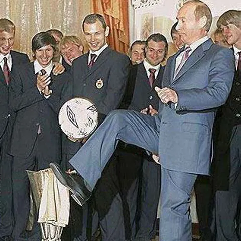 Putin a făcut chetă pentru a salva o echipă de fotbal de la faliment