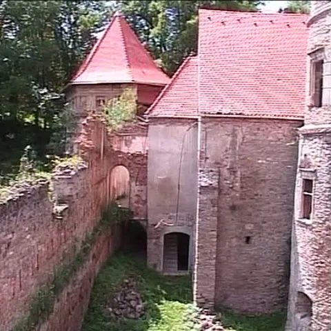 Castelul Bethlen din judeţul Mureş, acum o ruină, este o tolbă plină de poveşti