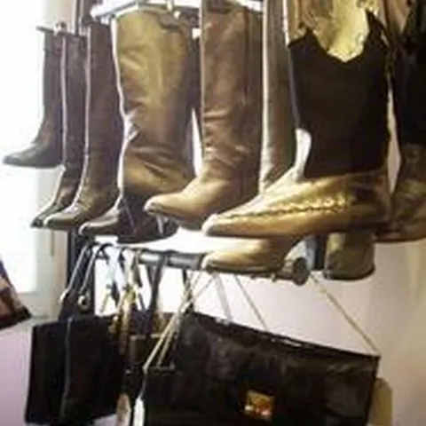 Haine şi accesorii unicat la Târgul Vintage