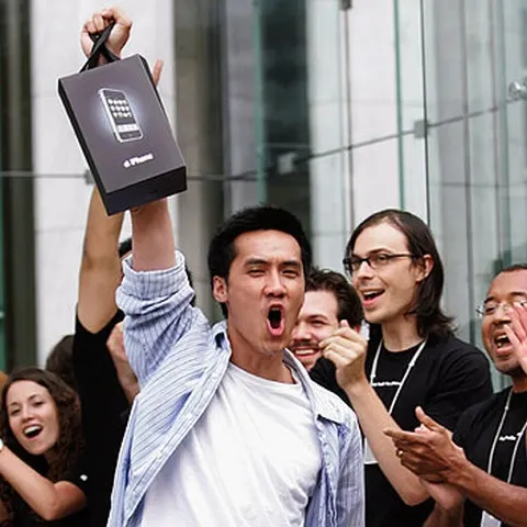 Profitul Apple din al treilea trimestru fiscal a depăşit estimările, datorită cererii pentru iPhone