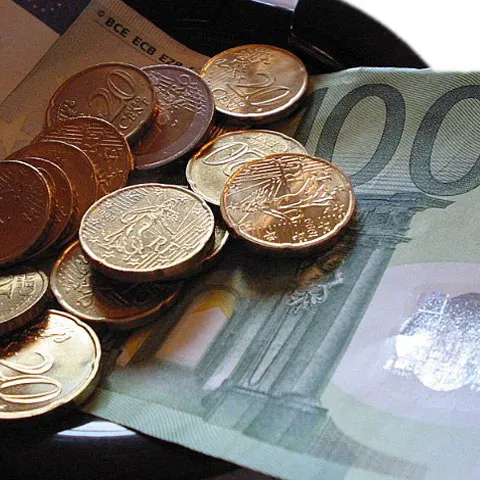 Romania`s Finance Ministry takes EUR 1bn from 8 banks through a "club loan"