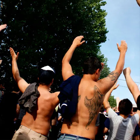 Un suporter stelist a fost reţinut la Budapesta. Fanii Stelei, controlaţi "la sânge" la intrarea pe stadion