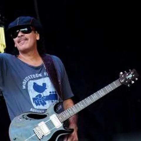 Un hoţ a încercat să fugă cu chitara lui Carlos Santana, în valoare de zeci de mii de euro