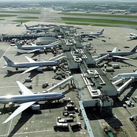 Al doilea aeroport britanic ca importanţă, Gatwick, închis din cauza unei aterizări de urgenţă
