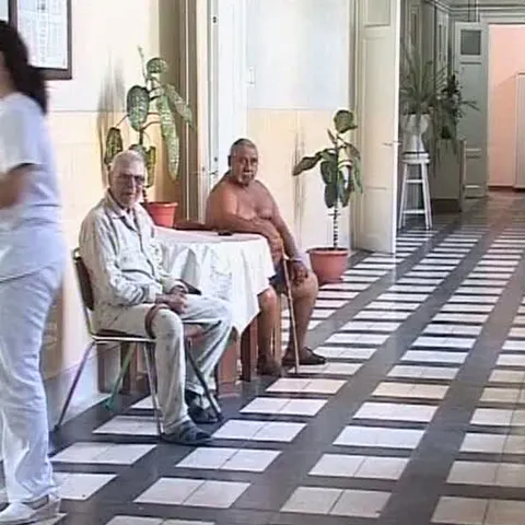 Bolnavii de la Spitalul Judeţean Cluj suportă temperaturi infernale 
