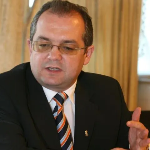 Boc spune că priorităţile Guvernului sunt infrastructura şi absorbţia fondurilor comunitare