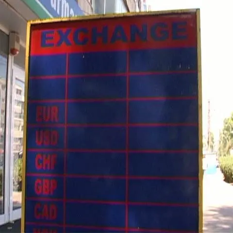 Un tânăr a fost înşelat cu 600 de euro la schimbul valutar