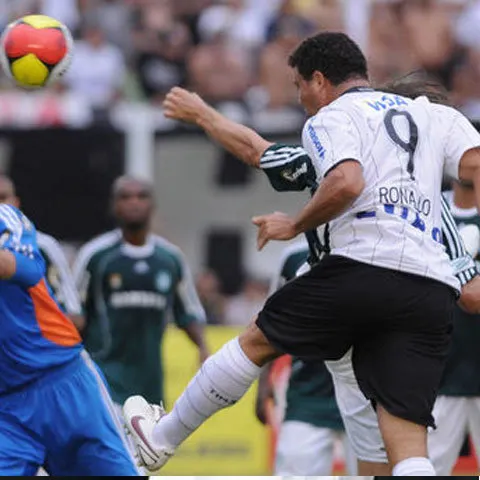 Ronaldo a suferit o fractură la mână şi ar putea lipsi 6 săptămâni 