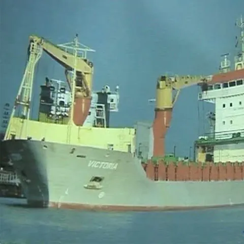 Amintiri din infern: 11 marinari români răpiţi de piraţii somalezi au ajuns acasă
