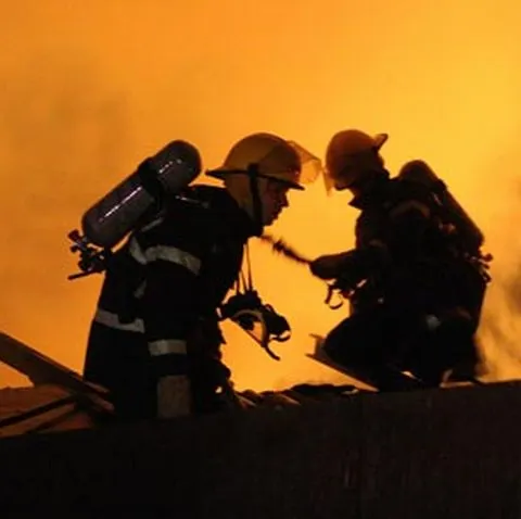 Doi pompieri voluntari sunt acuzaţi că au declanşat incendii în Corsica 