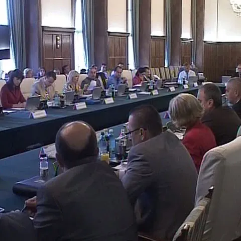 Guvernul ar putea anunţa astăzi agenţiile guvernamentale care vor fi desfiinţate