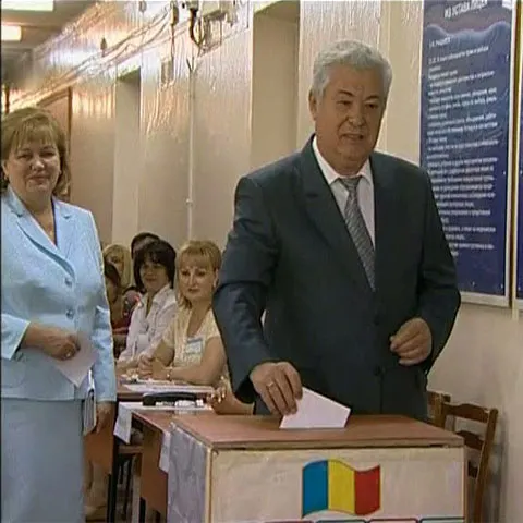 Voronin mulţumeşte Rusiei pentru susţinerea de după alegerile din aprilie