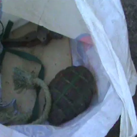 Un angajat de la salubrizare a găsit o grenadă într-un coş de gunoi 
