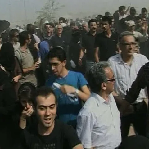 Mai multe ceremonii omagiale au fost înăbuşite de poliţia iraniană 