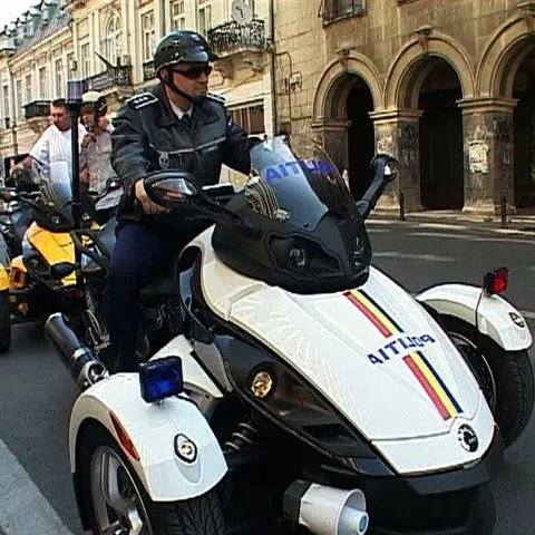 Un triciclu inspirat din filmele ştiinţifico-fantastice a ajuns în dotarea Poliţiei Capitalei