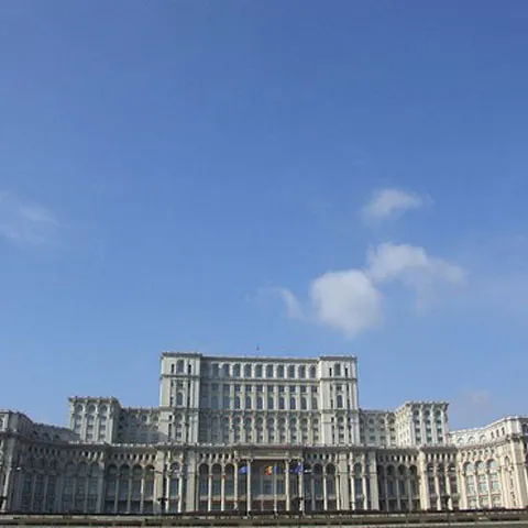 Posturile din instituţiile de stat sunt ocupate cu pile, recunosc oamenii politici