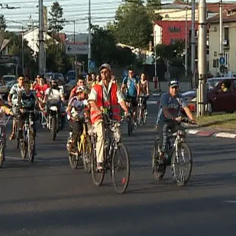 100 de biciclişti au cerut, la Sibiu, să fie respectaţi în trafic 