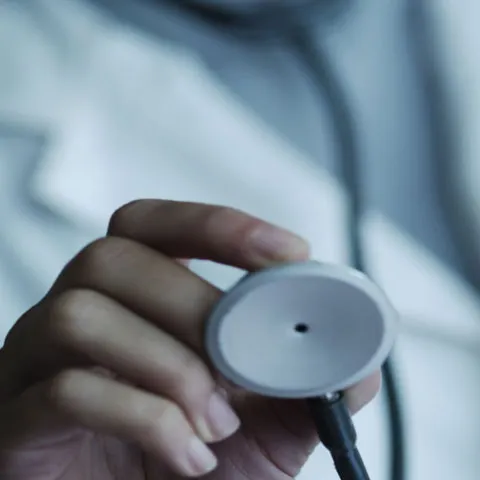 Ministerul Sănătăţii concediază şi apoi face angajări