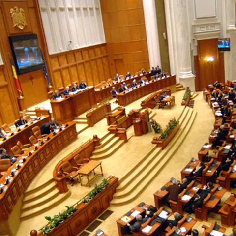 Femeile ocupă încă un loc modest în politica românească