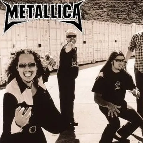 Metallica şi AC/DC îşi împrumută simbolurile unei colecţii de pantofi sport