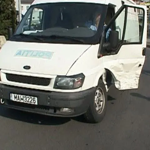 O maşină de poliţie, care transporta doi deţinuţi, implicată într-un accident în municipiul Sibiu