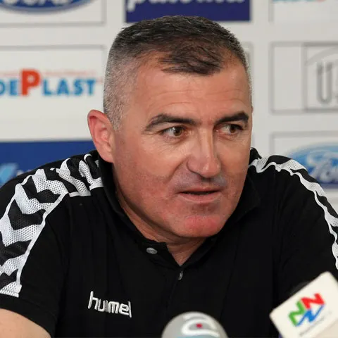Grigoraş: Dacă îmi va permite Federaţia, o să joc cu trei jucători în plus contra Timişoarei