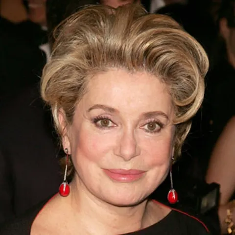 Italienii au huiduit-o pe Catherine Deneuve, după ce actriţa a interpretat un text în limba franceză