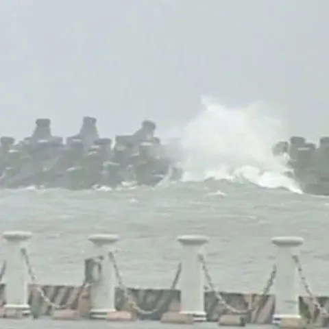 Taifunul Morakot a lovit sâmbătă dimineaţă insula Taiwan